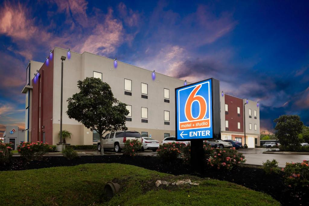 Studio 6 Suites Texas City I-45